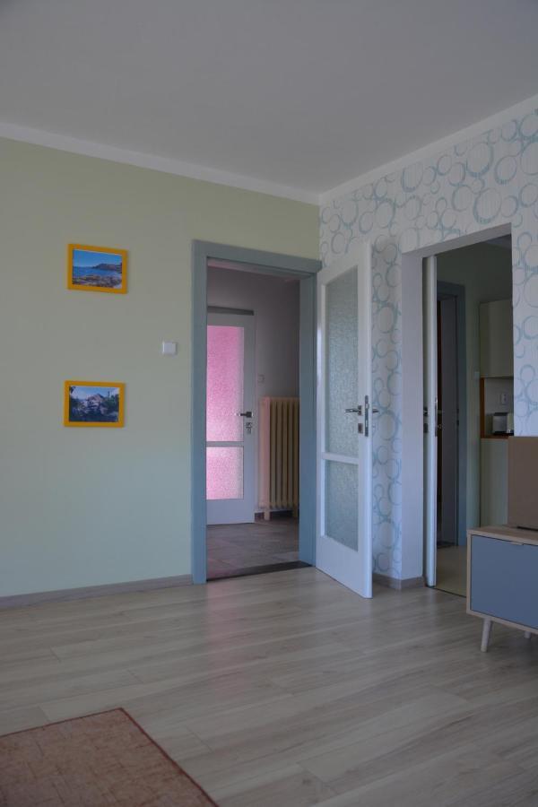 Retro Vila Guest House Slusovice ภายนอก รูปภาพ